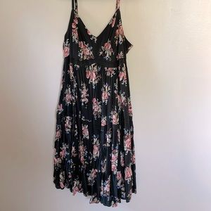 Torrid summer dress with a stretch back. Lace accents and floral accents.